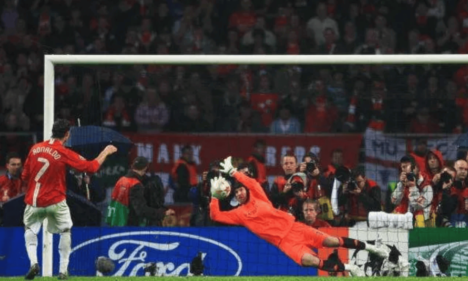 AYX登录入口德罗巴遭遇十五持续失利，中国队教练压力巨大！赢得满堂喝彩(德罗巴评价中国足球)